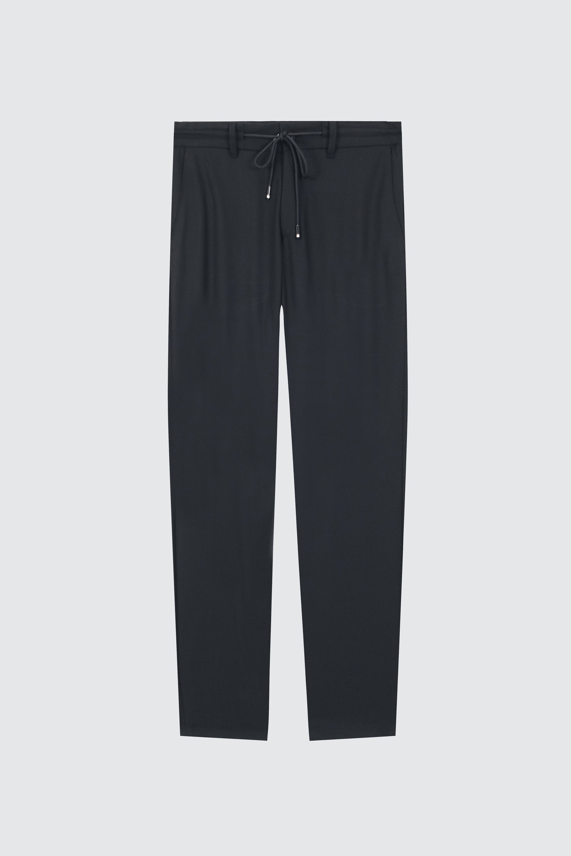 Joggers smart fit color negro con diseño formal, cintura elástica y ajustable, tejido transpirable y resistente, ideales para viajar con estilo y comodidad. Foto prenda en plano.