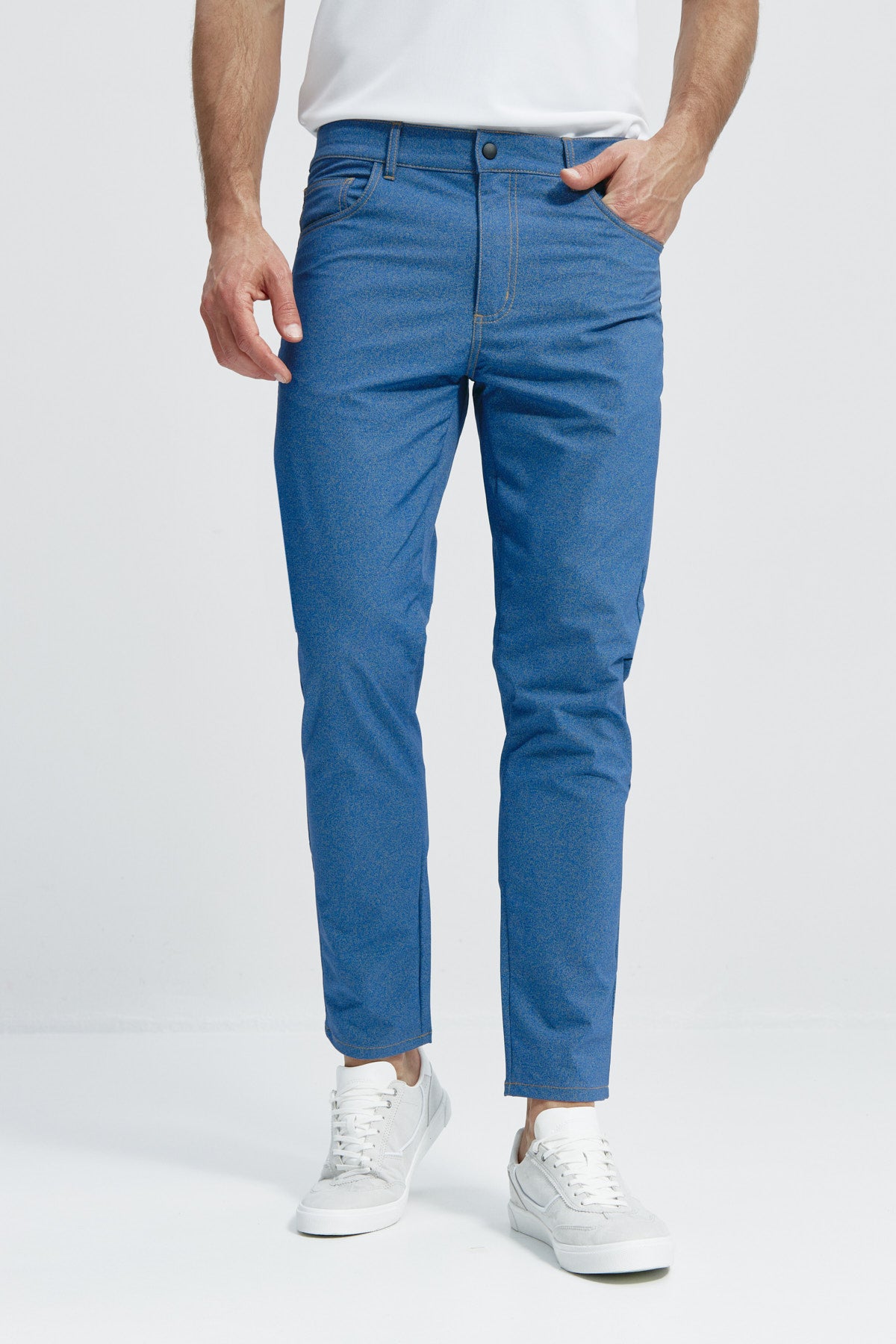 Pantalón para hombre denim: Pantalón denim para hombre de máxima comodidad. Foto de frente.