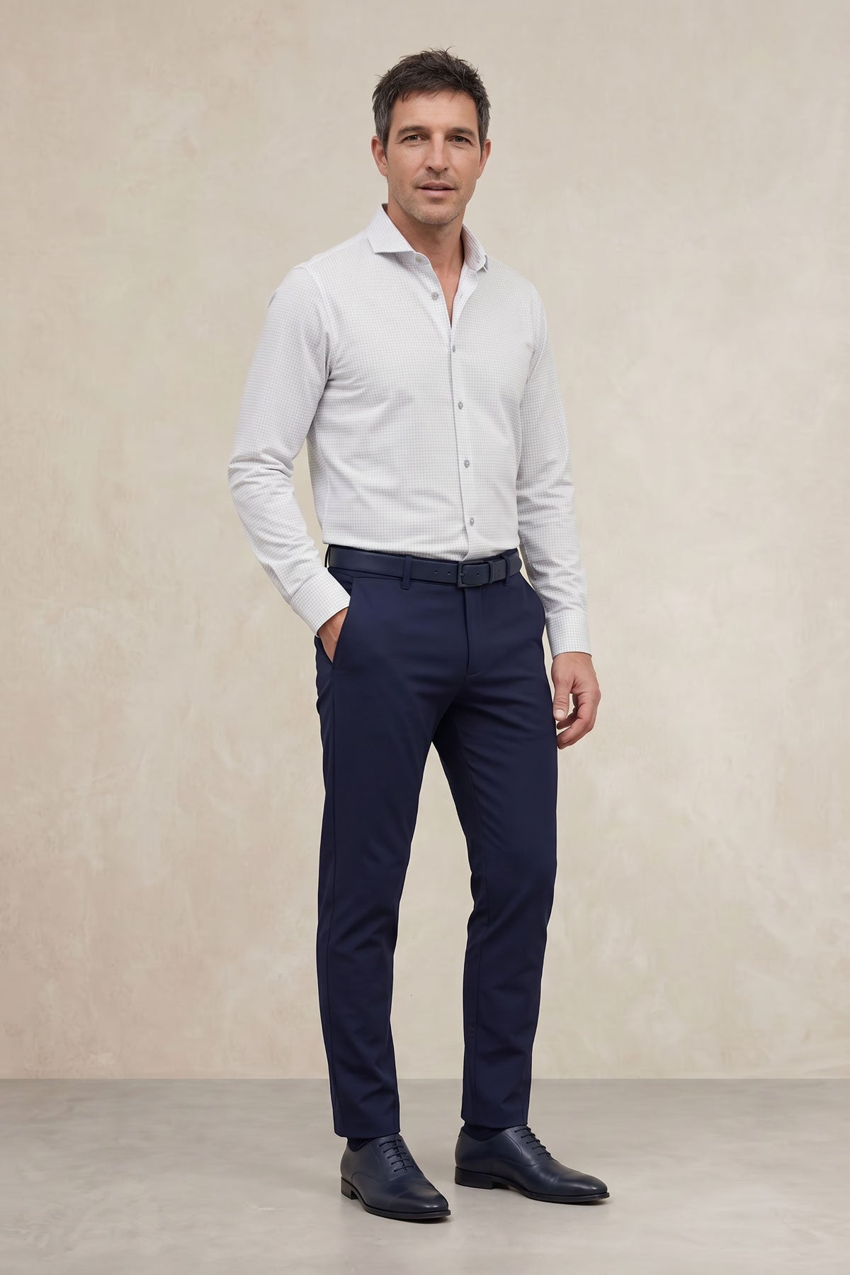 Camisa social para homem com estampado xadrez cinza regular e gola recortada