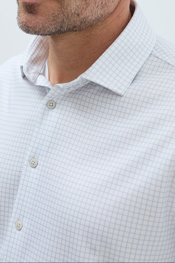 Camisa cuadros azul celeste regular hombre. Foto detalle.