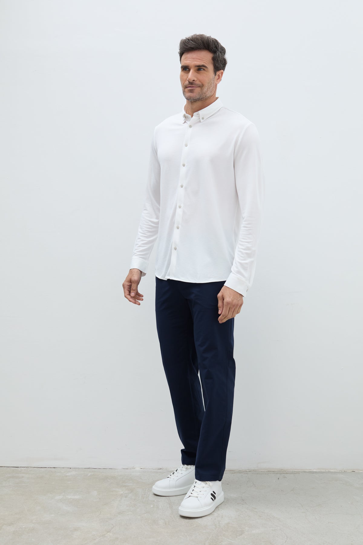 camisa casual blanca regular hombre de manga larga cuerpo entero 