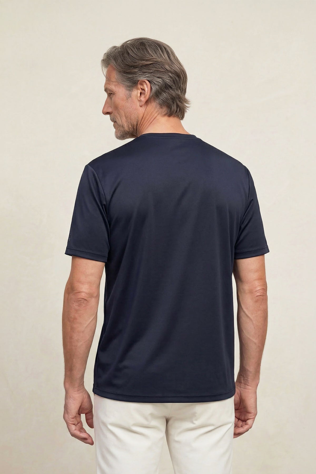 T-shirt para homem azul marinho com gola redonda e tecido macio