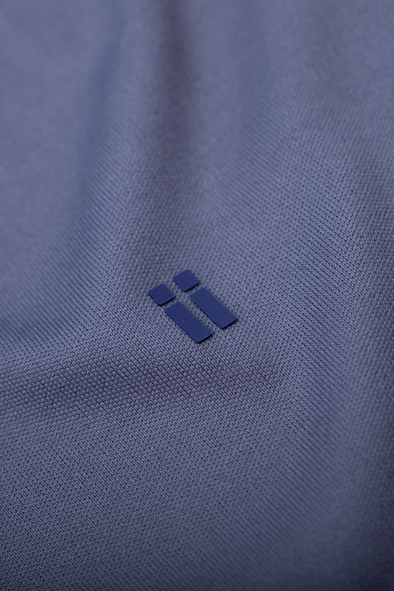 camiseta cuello redondo azul soft detalle 