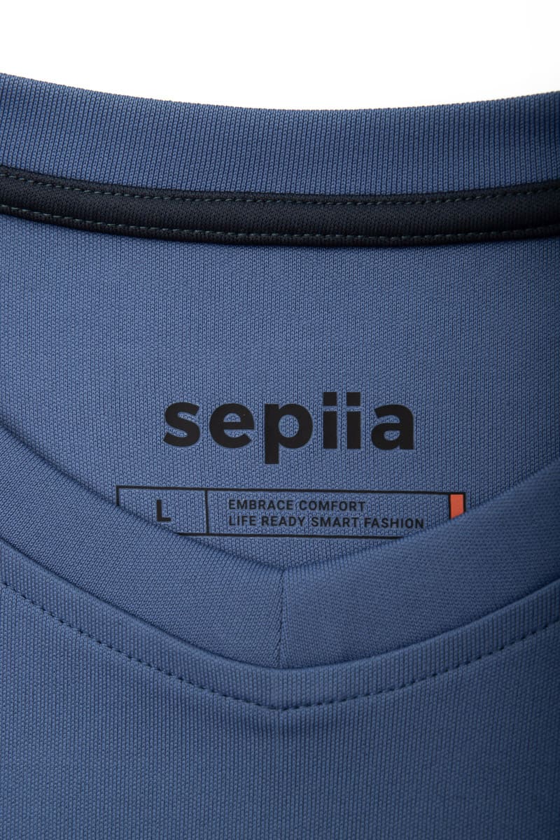Camiseta hombre cuello v azul indigo Soft detalle cuello 