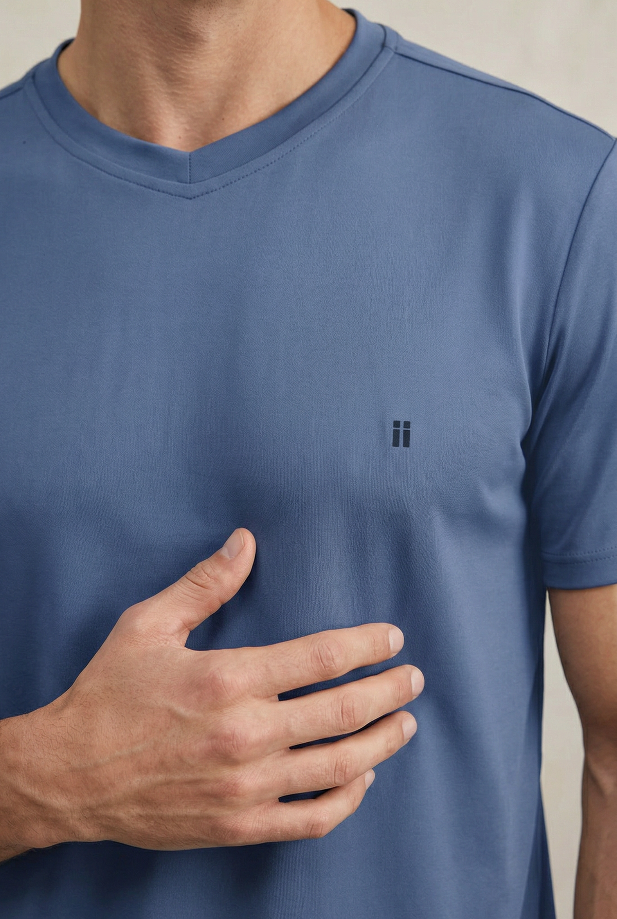 Camiseta hombre cuello v azul Soft