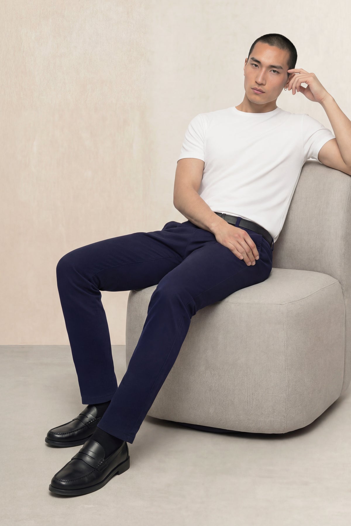 Pantalon chino hombre azul marino slim Nova outfit