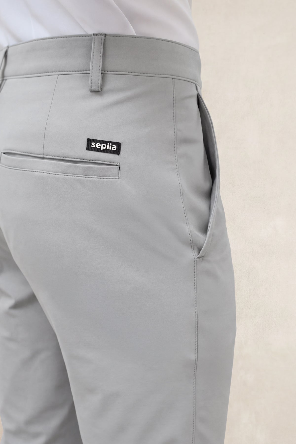 Detalle de tejido antimancha Pantalon chino hombre gris slim Nova - Sepiia
