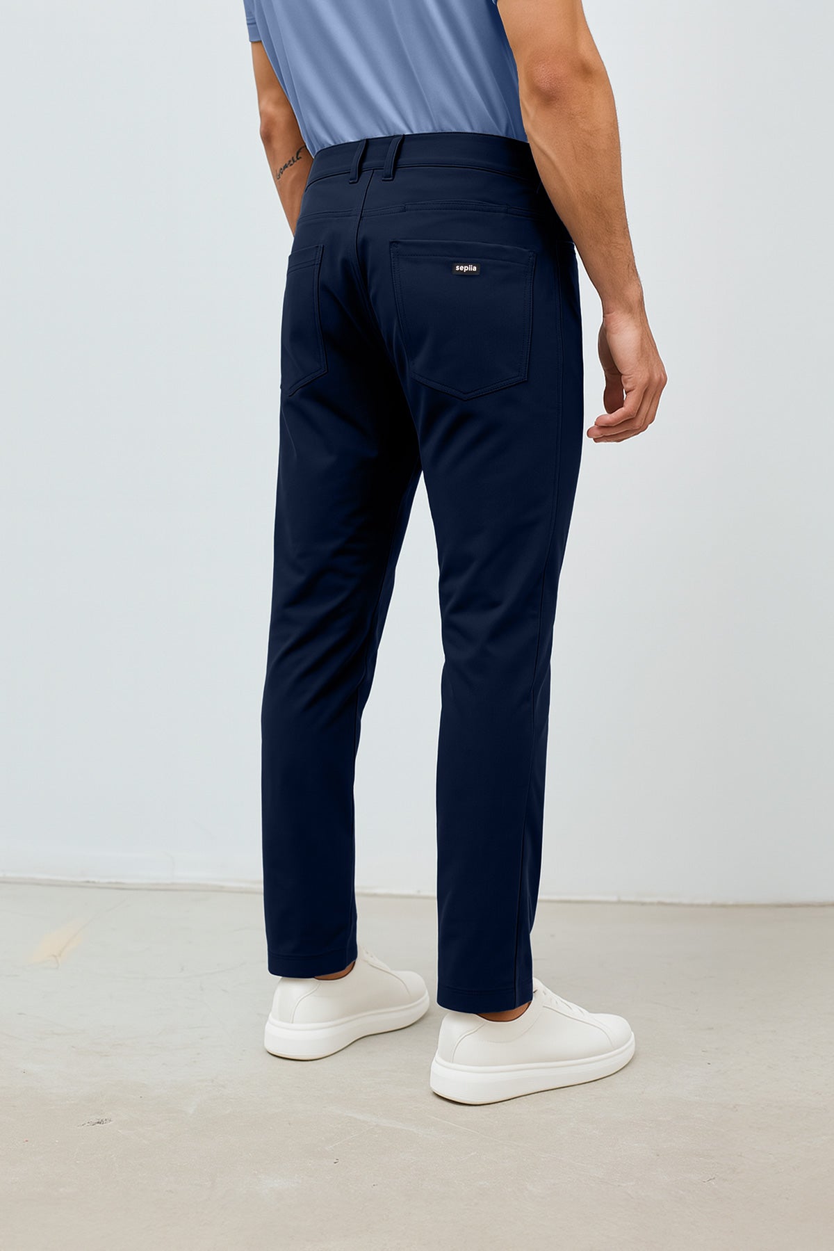 Pantalon hombre 6 bolsillos azul navy Sepiia - vista de espalda